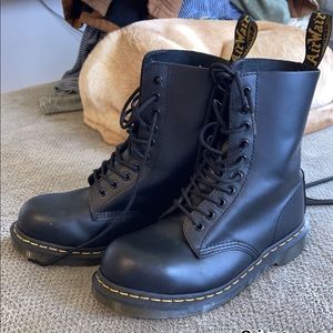 Doc Martens Size 8 Resale
